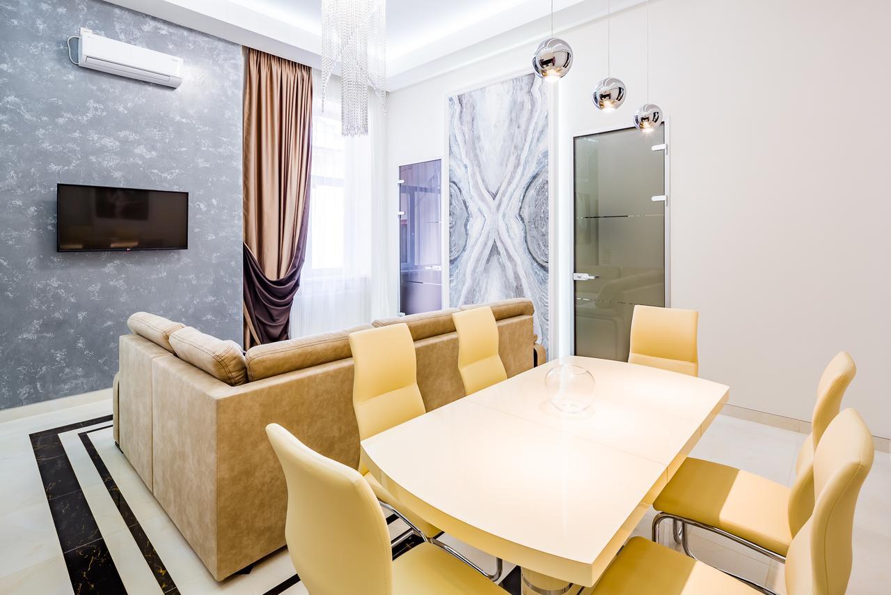 Leogrand Deluxe Apartments On Doroshenka 17 Lviv Exterior photo